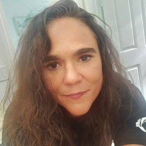 Meet your Posher, Lorrie